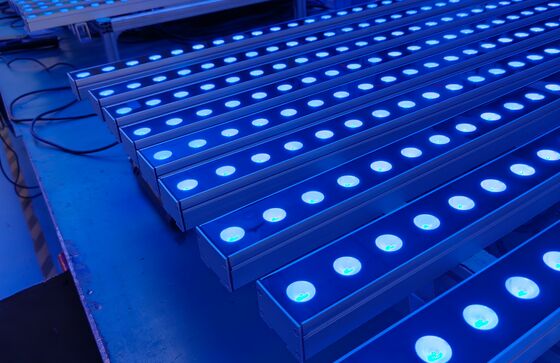 18-48W LED แสงล้างผนัง พร้อมพลังงานเปิดปิดหรือ DMX512 ระบบควบคุม เหมาะสําหรับอุณหภูมิการทํางานจาก -10C ถึง 40C