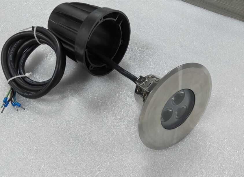 100lmw ไฟสโฟตสระว่ายน้ํา LED ขนาด 98mmx88mm ติดต่อกันน้ํา ทนทาน