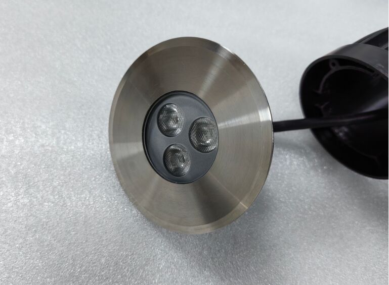 20°C ถึง 45°C ไฟสว่างสระว่ายน้ํา LED รวมถึง IK Grating IK10 และน้ําหนัก 0.5 กิโลกรัม