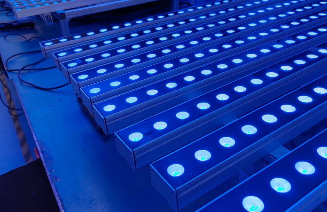 18-48W LED แสงล้างผนัง พร้อมพลังงานเปิดปิดหรือ DMX512 ระบบควบคุม เหมาะสําหรับอุณหภูมิการทํางานจาก -10C ถึง 40C