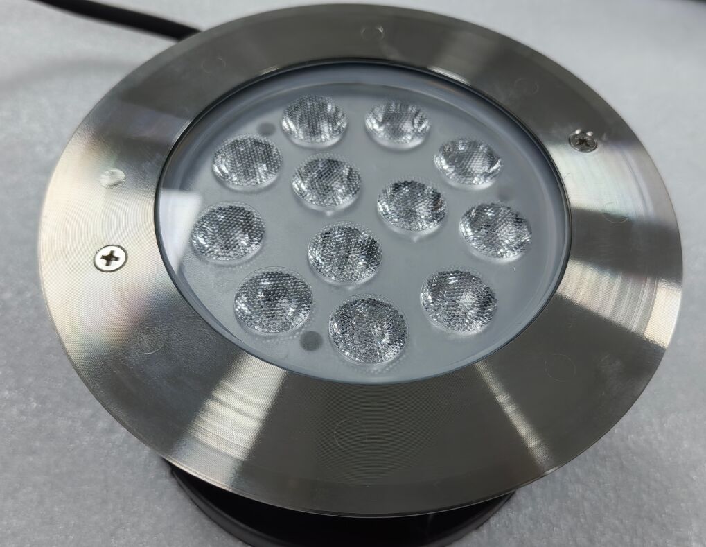 IP68 ไฟสว่างสระว่ายน้ํา LED ไฟสว่างใต้น้ํา กันน้ํา ระยะอุณหภูมิที่เหมาะสม ลบ 20 ถึง 45 เซลเซียส น้ําหนัก 1 กิโลกรัม