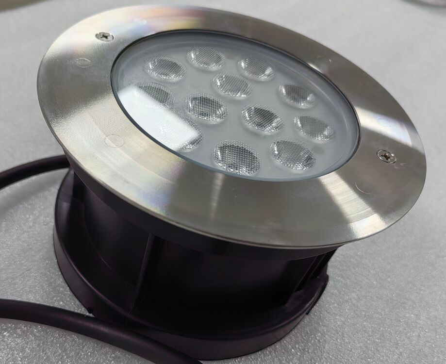 100lmw ไฟสระว่ายน้ํา LED ตัวเลือกสี RGB ไฟกันน้ํา เหมาะสําหรับการตั้งสระว่ายน้ําภายในและภายนอก