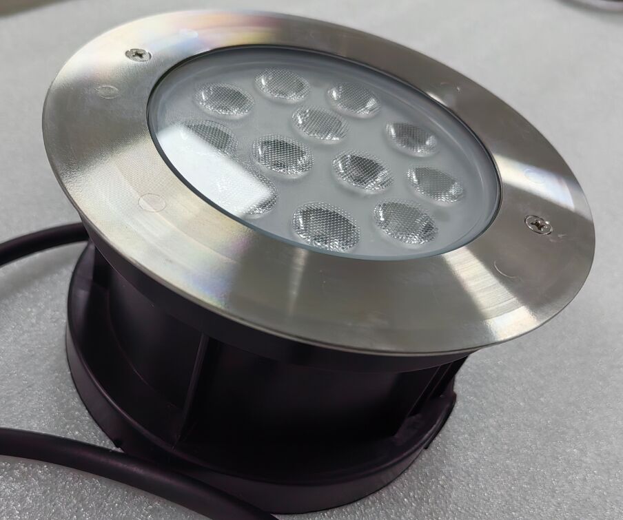 ไฟสระว่ายน้ำ LED 1KG พร้อมตัวเรือนสแตนเลส 316L และตะแกรง IK10 ออกแบบมาสำหรับการใช้งานแสงใต้น้ำ